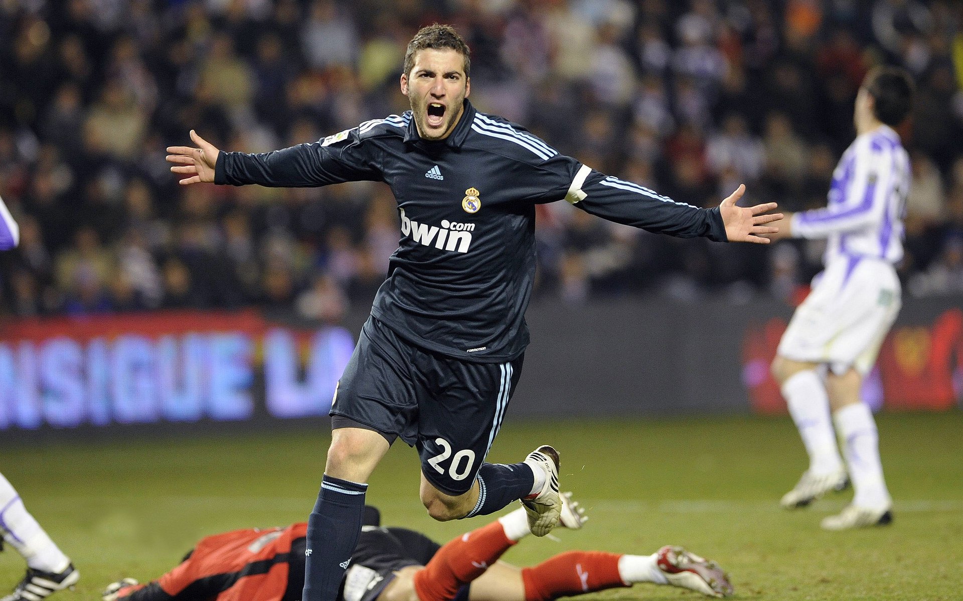 世界杯：音乐平台统计“足球主题歌播放热度” 老歌反超新曲